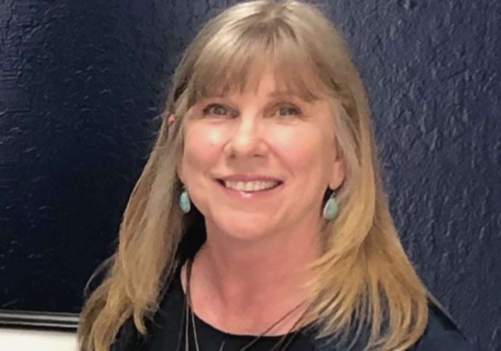 Debbie Hanks Headshot 1000x700